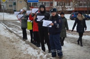 В Ливнах полицейские и школьники провели флэшмоб в память жертв ДТП 