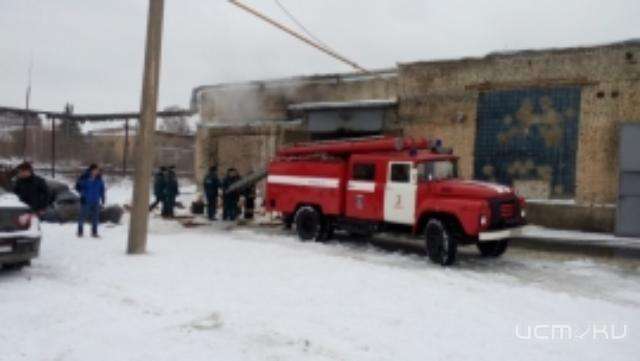 В Орле горела пристройка к складскому помещению