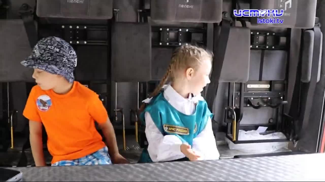 Они всегда приходят на помощь. К счастью, порой они просто приезжают в гости. Например, к юным кадетам-детсадовцам