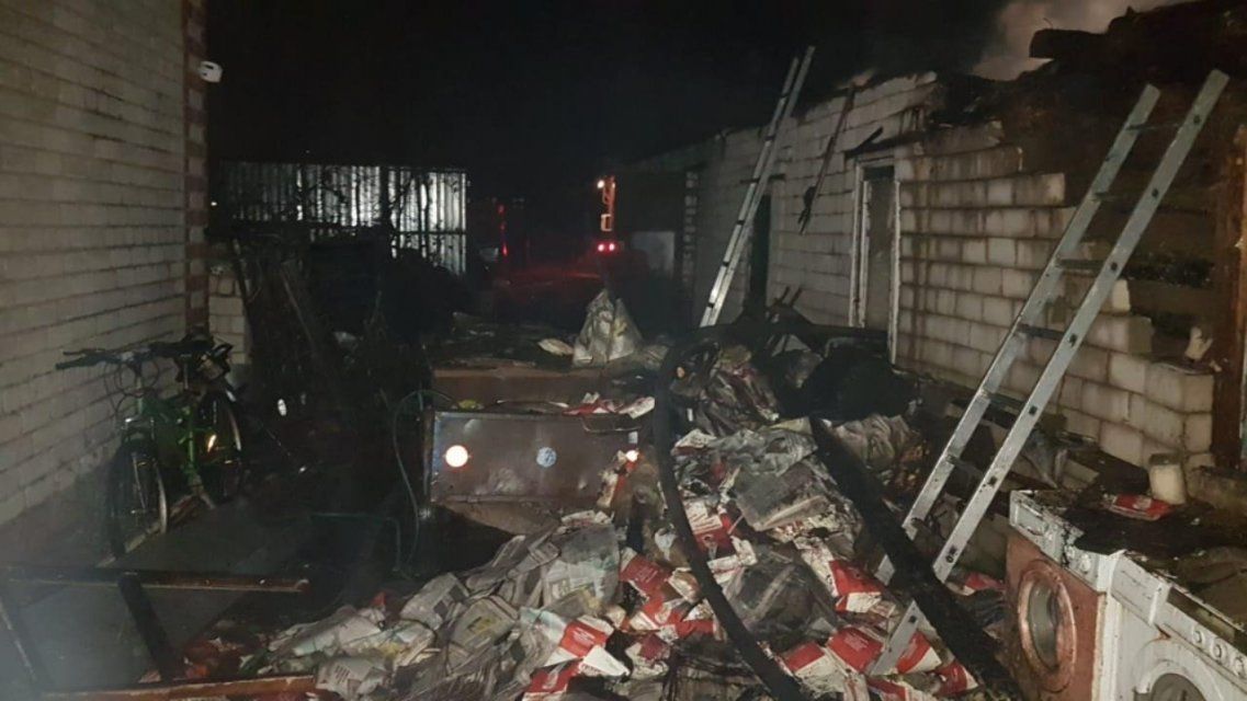 Подвела электропроводка: жители Знаменки остались без гаража и летней кухни