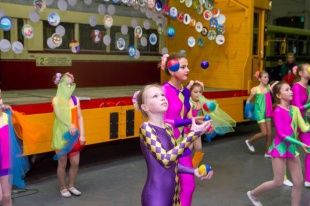 Во Мценске открылась выставка тарелок счастья