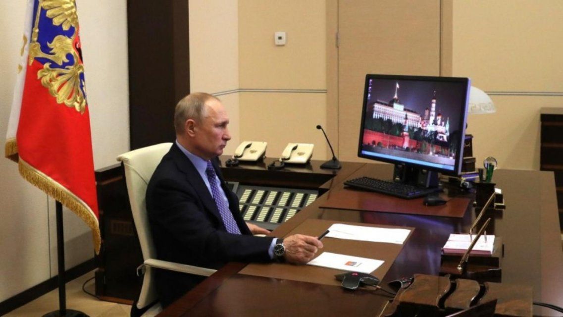 Путин пообещал регионам 10 млрд рублей на маски и тесты на COVID-19