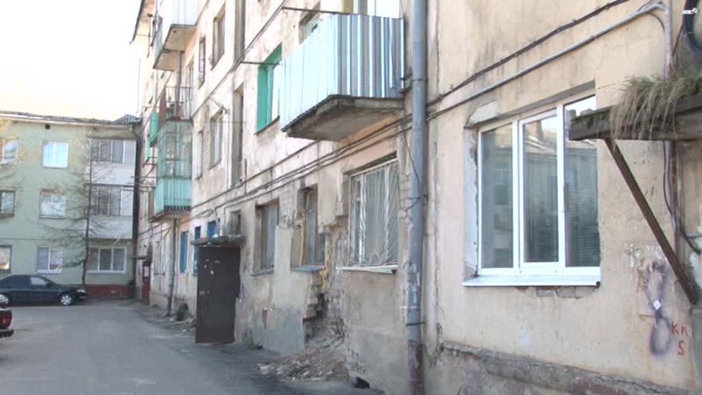 11 человек остаются в аварийном доме на ул. Калинина в Орле