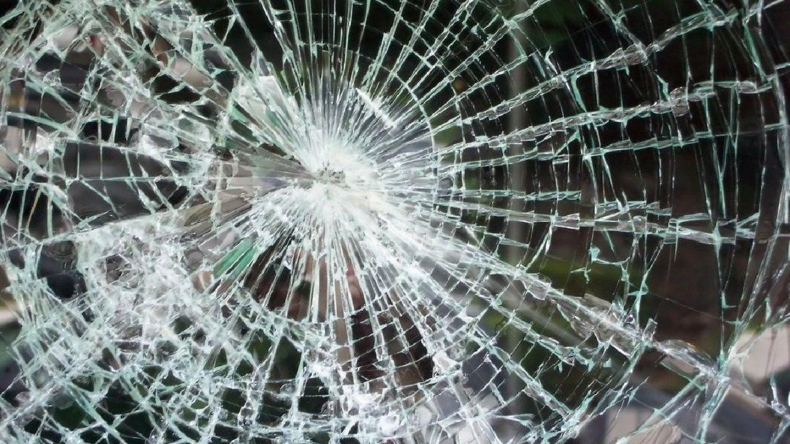 Недовольный обслуживанием орловчанин стулом разбил витрину в пивной