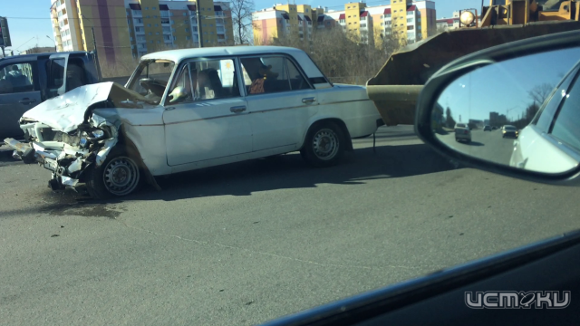 На ул. Раздольной в Орле не поделили дорогу легковушка и пикап