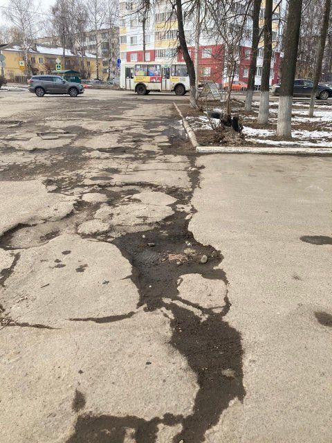 Орловчанка прислала нам в редакцию фотографии и видео подъезда к диализному центру