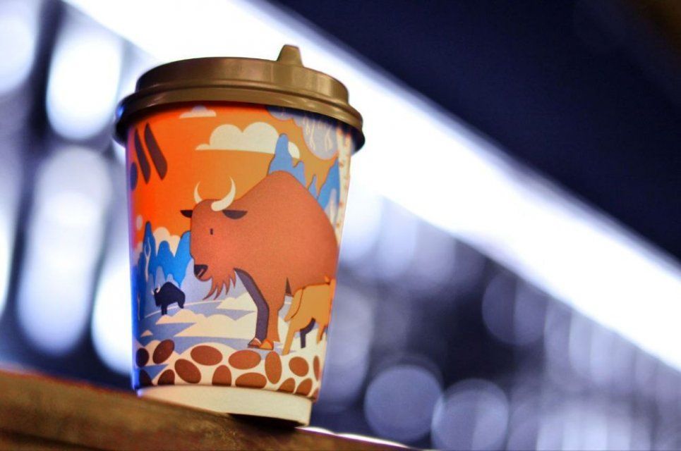 На стаканах «Вкусно и точка» появились орловские зубры