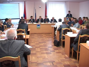 "Рояль в кустах" и мысли о разумных тратах. В Орле прошла очередная сессия горсовета