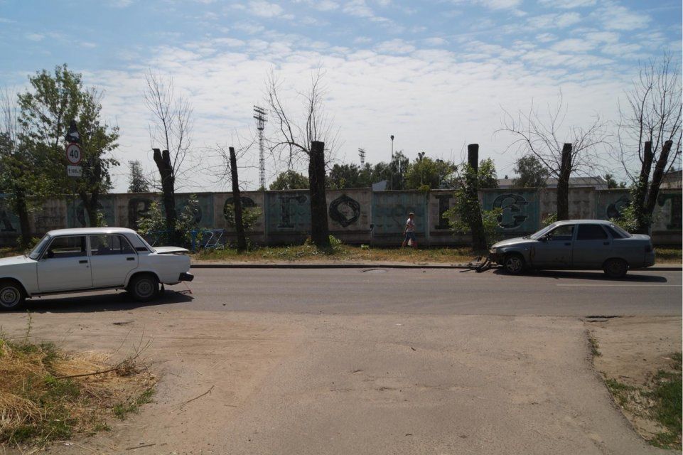 В Орле водителю «десятки» не удалось разъехаться с попутной «пятеркой» 