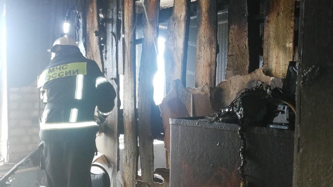 Из-за короткого замыкания электропроводки в Орле загорелся магазин