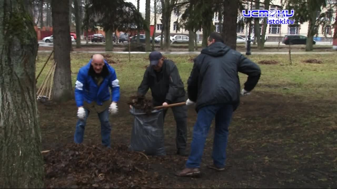 Вроде очистили город от мусора, а вроде и нет. Почему власти не торопятся вывозить мешки с мусором после общегородского субботника?