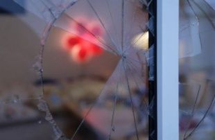 Житель Глазуновского района обокрал магазин и столовую