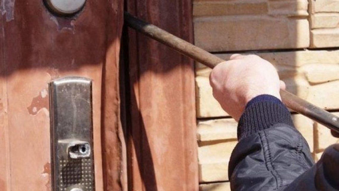 Неизвестные причинили болховскому пенсионеру ущерб в 11 тыс руб