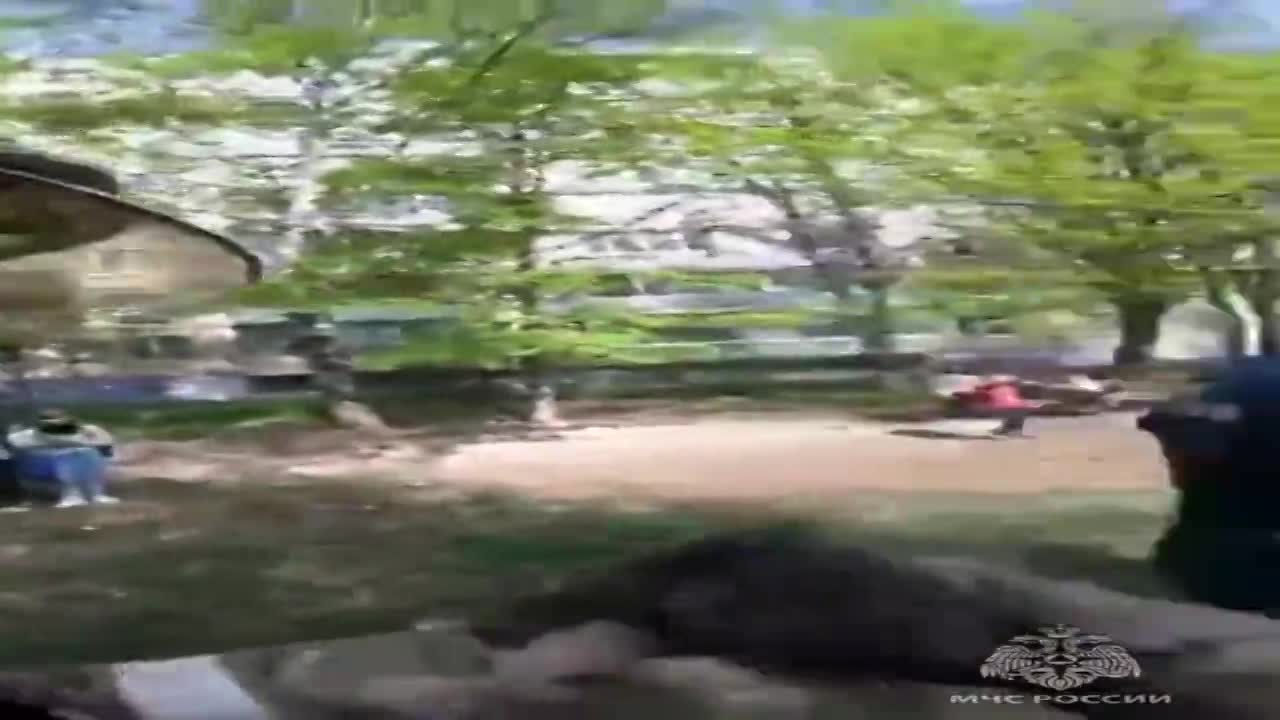 Во Мценске сотрудники в горящем мусоре нашли живого ёжика