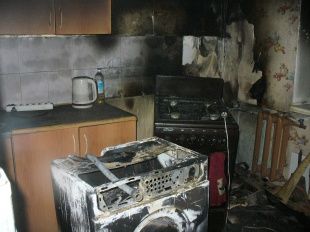 Ребенок из-за своей же шалости чуть не пострадал при пожаре