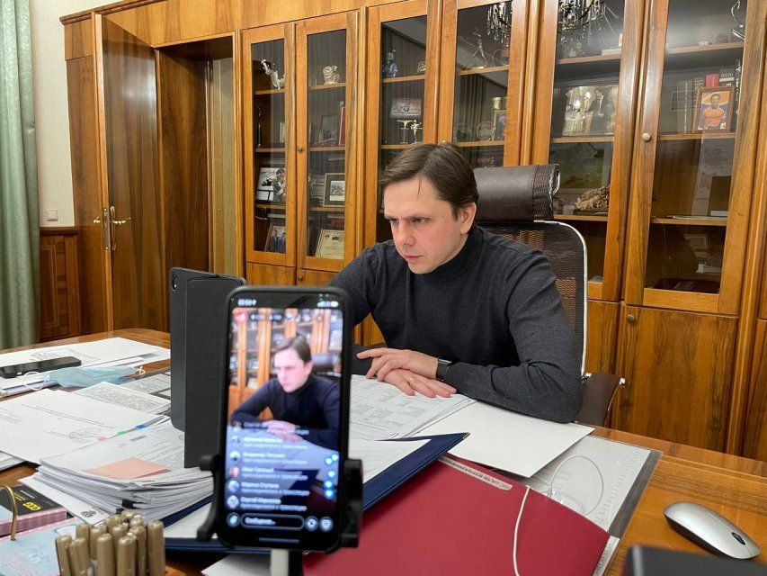 Губернаторский рейд по медучреждениям. Клычков рассказал, как собирается решать проблему очередей в поликлиниках. А пока орловчане вынуждены часами ждать приема