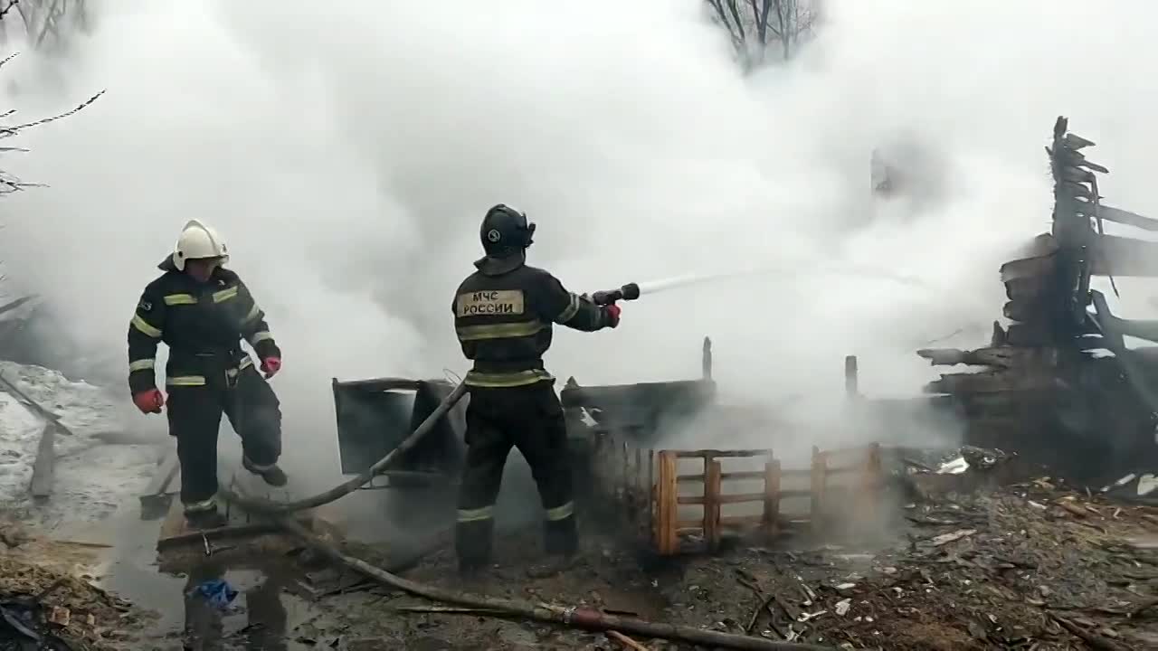 Сегодня утром МЧС локализовало пожар в деревне Леженки Орловского округа