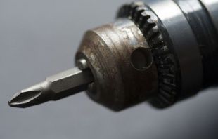 Житель Свердловского района украл электроинструменты из строящегося дома