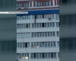 В Орле с балкона 15-го этажа упала девушка. Подробности с комментариями 