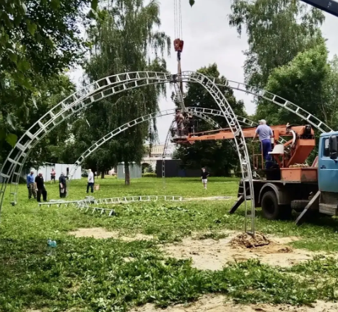 В сквере Семьи в Орле устанавливают большой шатер