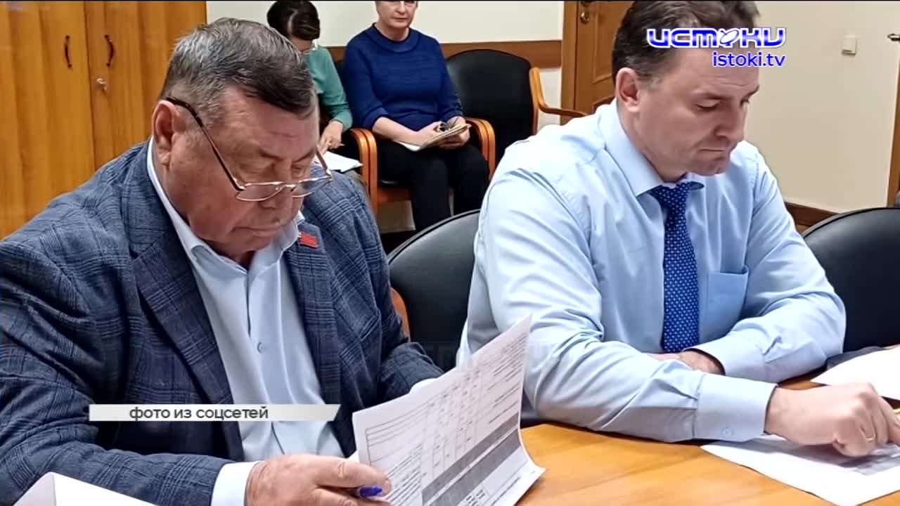 Жители Мценска попросили президента Владимира Путина закрыть местную свалку, снегопады и нечищенные дороги мешают медикам скорой помощи быстро добират...