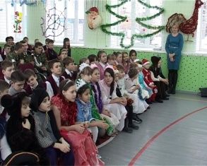 Будущие полицейские поздравили воспитанников Некрасовской школы-интернат с Новым годом 