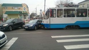Подробности ДТП трамвая и легковушки