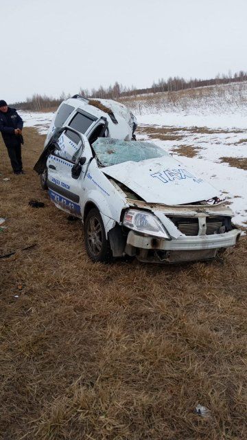 Глазами очевидцев: под Нарышкино легковое такси столкнулось с грузовиком