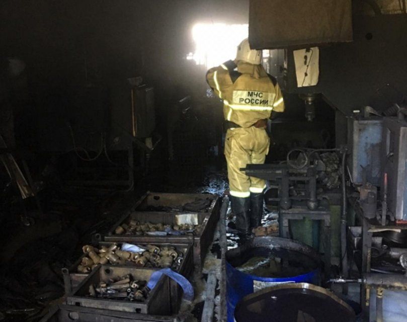 200 литров масла выгорело в кирпичном здании под Орлом