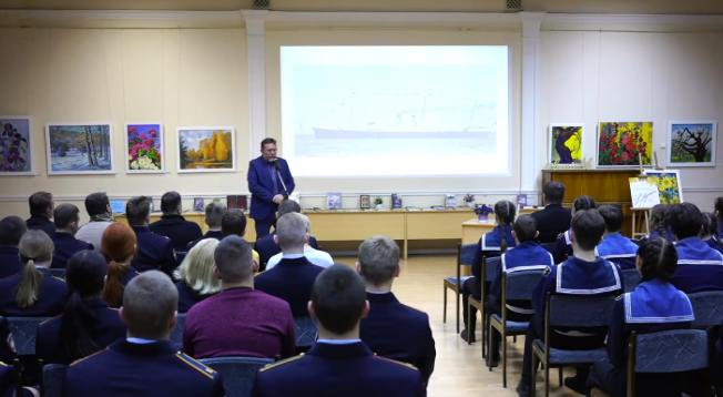 Историки  собирали информацию по крупицам. 