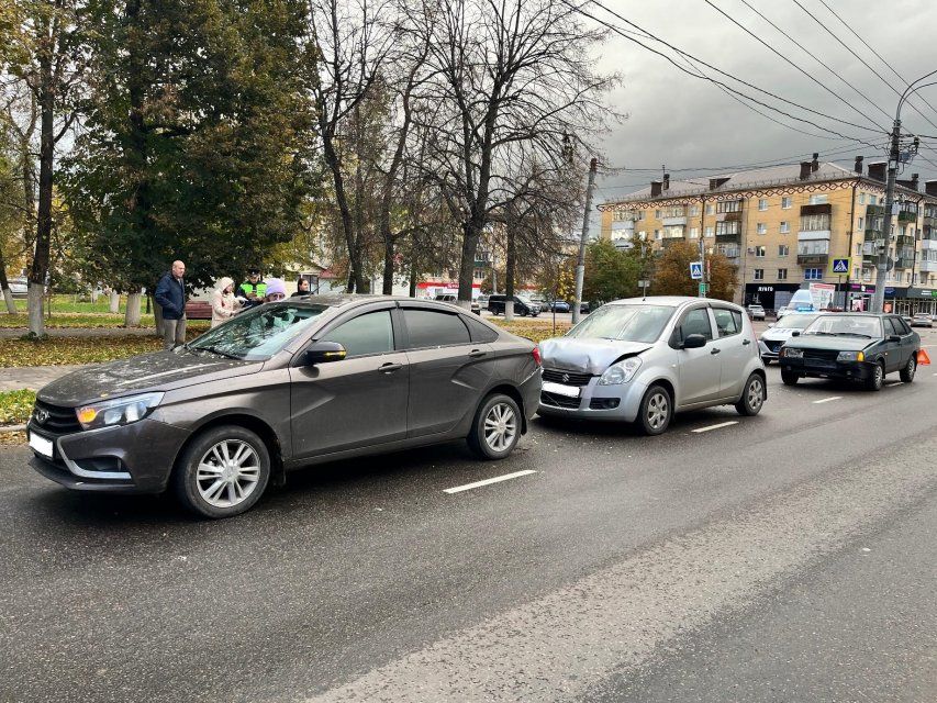 Орловчанка получила травмы в двойном ДТП на Комсомольской