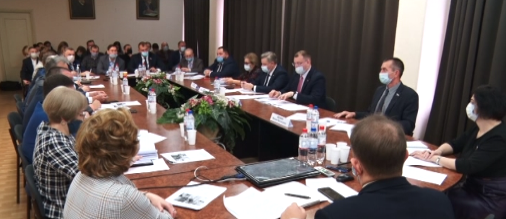 Не в деньгах счастье. Депутаты решили за медиков, чего тем не хватает. Проблемы нехватки медицинских кадров обсудили за круглым столом комитета по здравоохранению