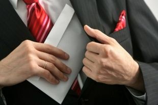 Взятки высокопоставленных чиновников могут прировнять к государственной измене