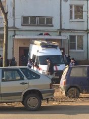 В Орле на козырьке одного из домов обнаружен труп женщины