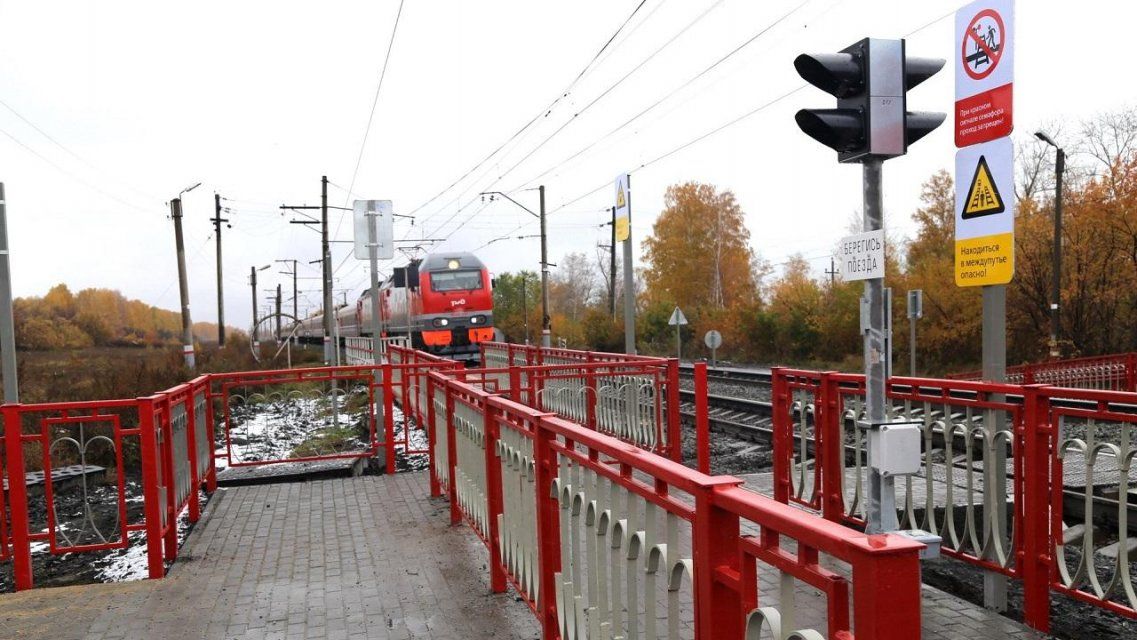 Завершается строительство нового пешеходного перехода через ж/д пути в Орле