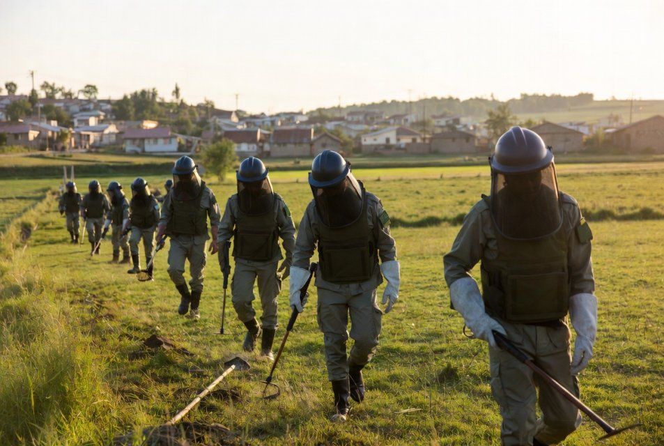 Что такое гуманитарное разминирование и чем оно отличается от военного