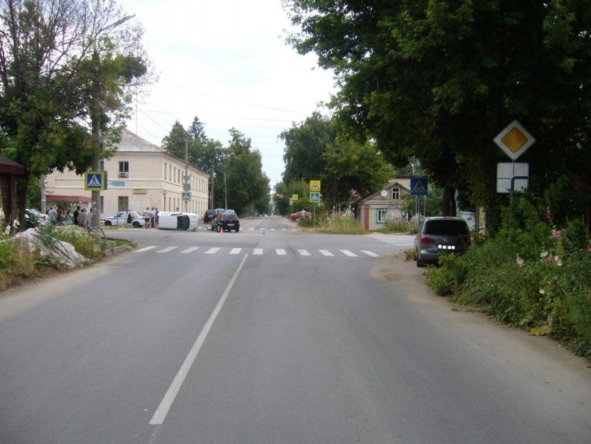 На перекрестке в Орле женщина пострадала в ДТП с переворотом