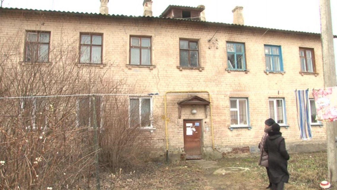 Пятидесятилетний дом в Орле разваливается на глазах