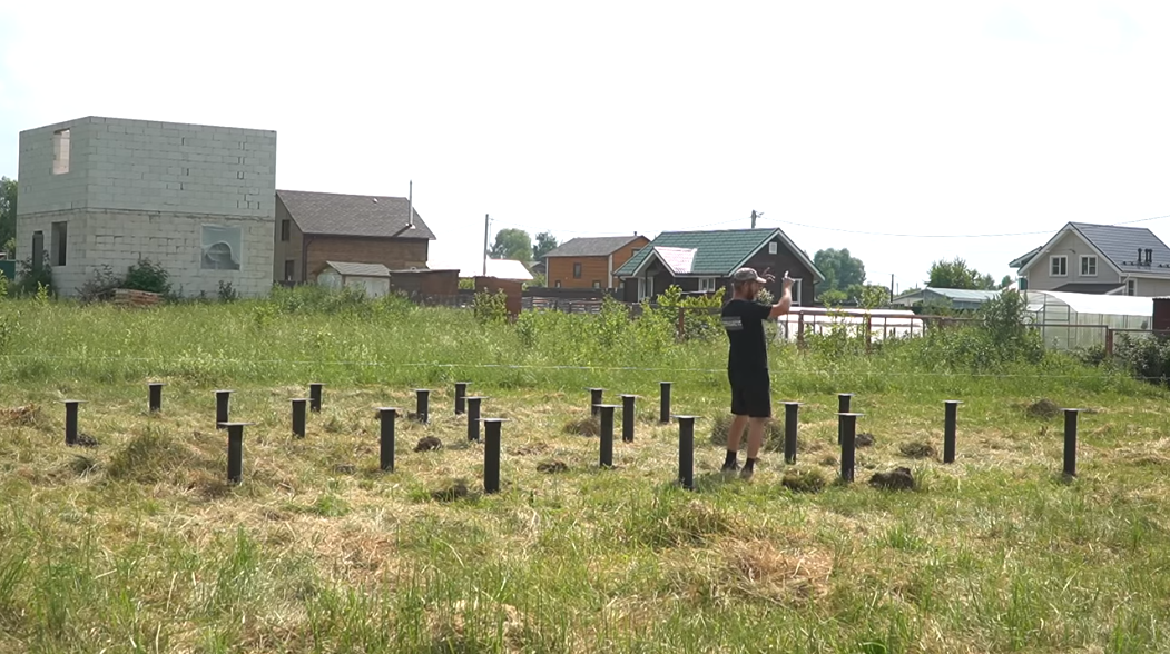 Подъем дома на винтовые сваи – быстро и надежно