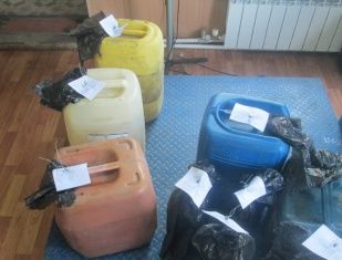 Курские таможенники задержали 100 литров ядовитого спирта