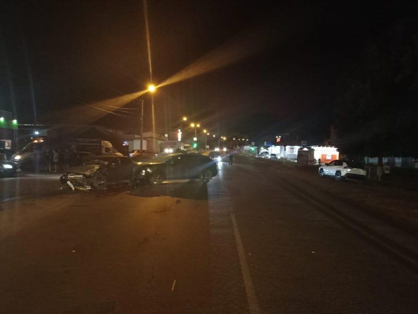 Во Мценске произошло серьезное столкновение двух ВАЗов. Три человека пострадали