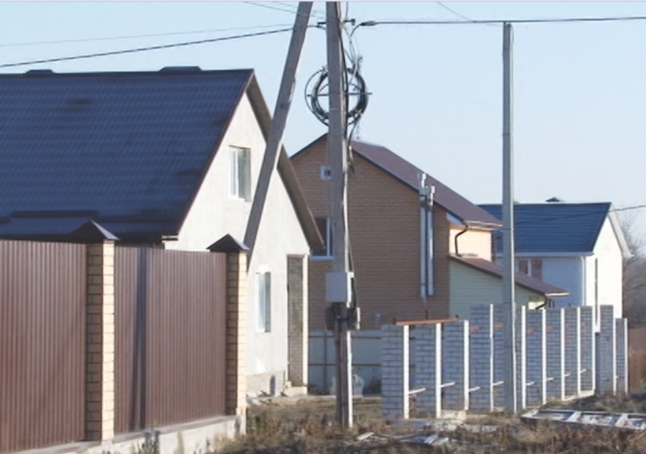 Жителям поселка Субурбия Орловского МО пообещали установить приборы для контроля качества подачи электричества