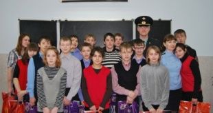 Судебные приставы поздравили с наступающими праздниками детей из Никольского детского дома