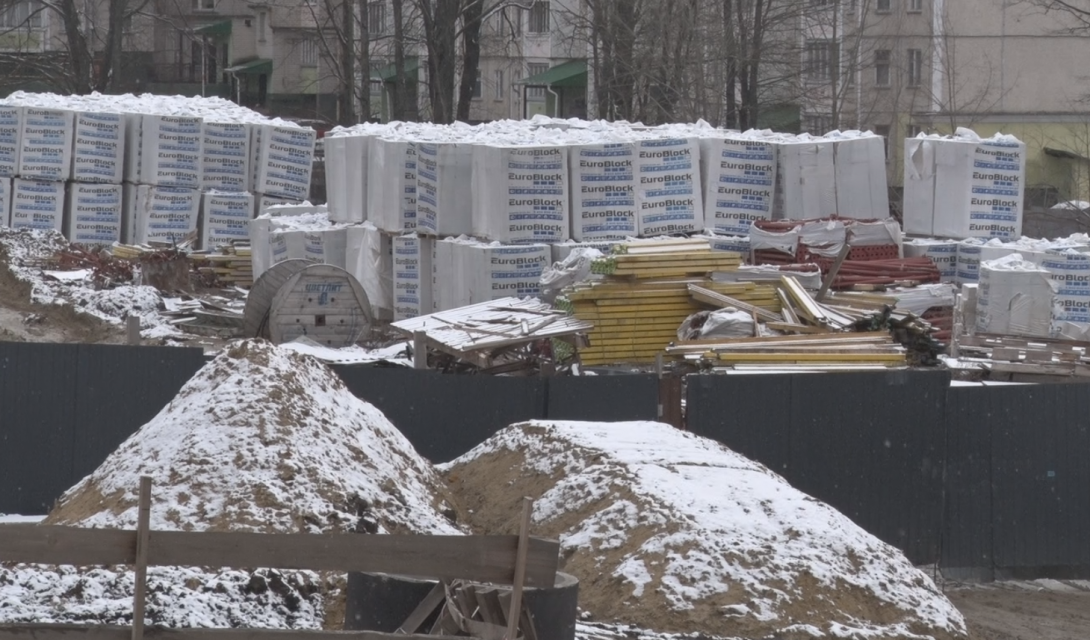 У семи нянек дети без школы.