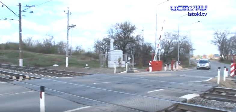 «Внимание, переезд!» Эта привычная фраза может стоить жизни, если забыть о безопасности. Сотрудники РЖД сегодня об этом напомнили