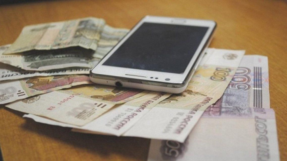 Орловская пенсионерка перевела мошенникам деньги сразу на четыре счета