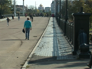 Вместо исторической плитки - кусок асфальта! На днях отремонтировали Александровский мост 