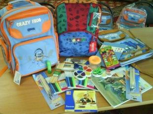 Завтра сто первоклашек получат наборы школьно-письменных принадлежностей