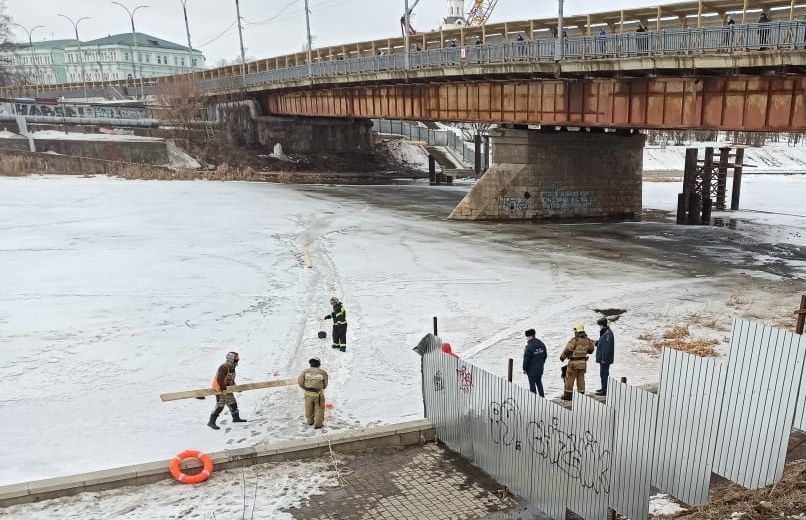 У Красного моста в Орле едва не утонул пожилой мужчина