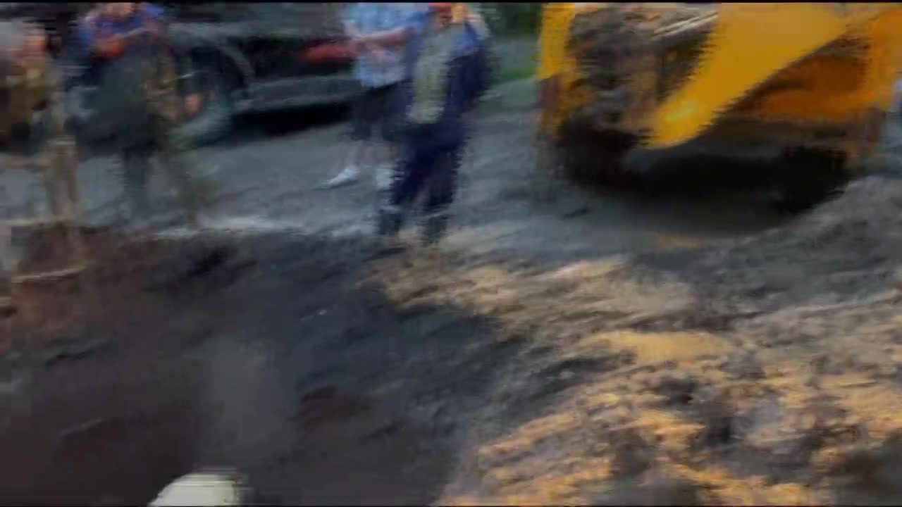 В Орле на Комсомольской вновь прорвало трубу